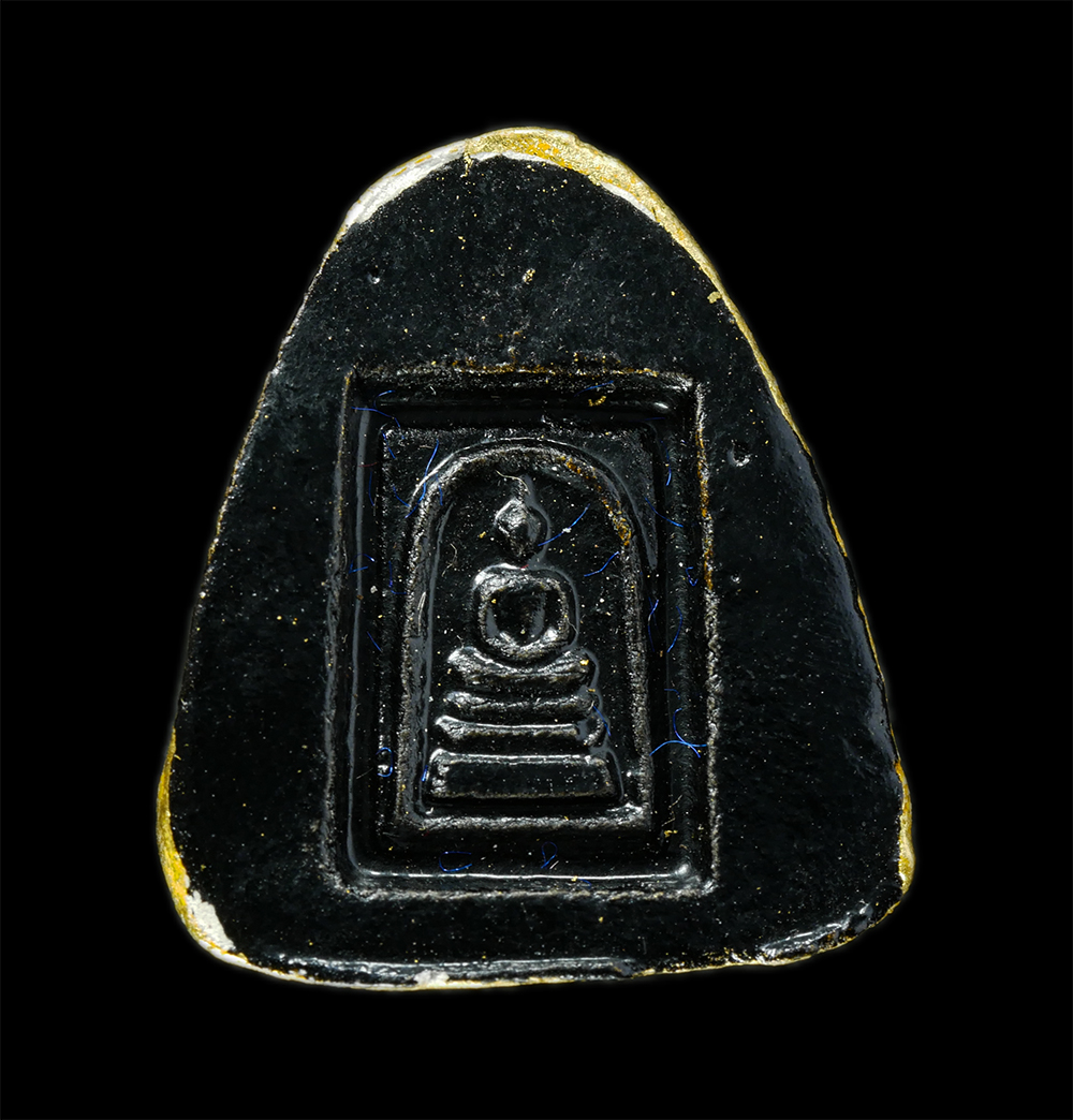 8Jan25 (69)bp.jpg - พระปิดตาหลังพระสมเด็จ หลวงพ่อสว่าง วัดคงคาราม (บน) บางปะกง จ.ฉะเชิงเทรา ที่ระลึกงานผูกพัทธสีมา ปี2542 เนื้อผงพุทธคุณ ผงว่าน ลงรักปิดทอง สร้างน้อยหายาก [..] | https://kamulet.in.th